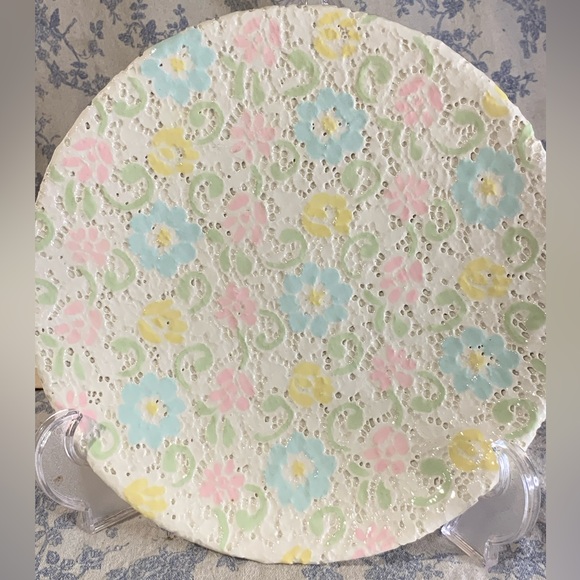 VTG Spring Pastel Floral Lace Handmade 10.5" Textured Plate Signed - Picture 4 of 9